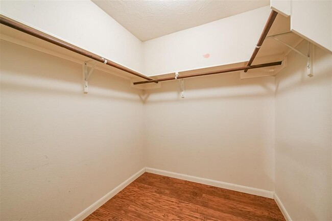 Building Photo - 13247 Gardnerville St
