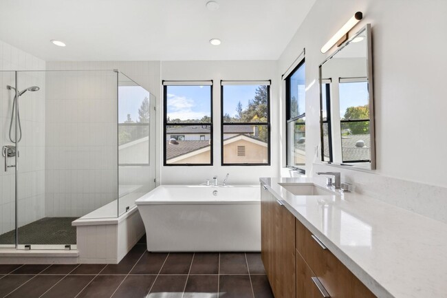 Building Photo - Luxurious Modern Single Family Home in West Menlo Park Available Now!
