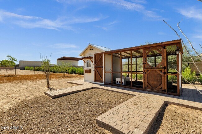 Building Photo - 856 W Quail Cir