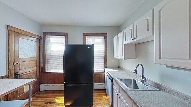 Building Photo - 152 Minot St