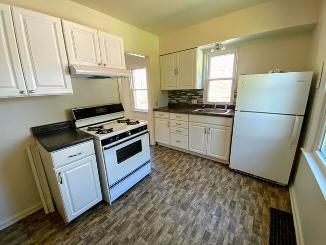 Building Photo - 853-855 Ballard SE