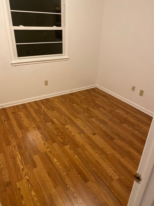 Building Photo - Cozy 3 Bedroom 1.5 Bathroom Ranch Located in Hampton VA