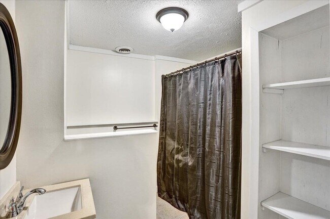 Building Photo - 1812 Wiggins Cir SW
