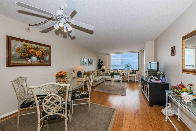 Building Photo - 6218 Palma Del Mar Blvd S