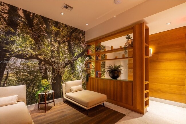 Building Photo - 1010 Brickell Ave