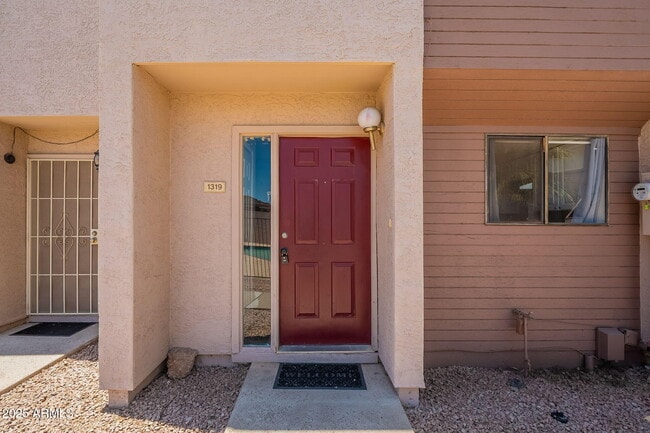 Primary Photo - 1319 S Hardy Dr