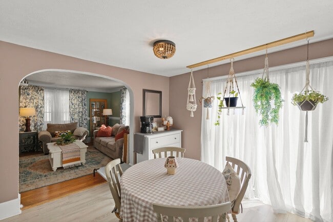 Building Photo - 308 W Main St