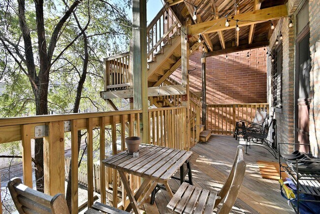 Building Photo - 911 W Dakin St