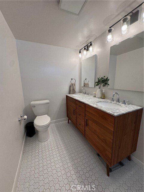 Building Photo - 500 Briarwood Dr