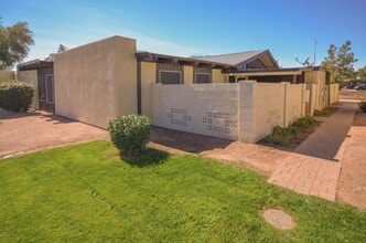 Building Photo - 712 N Santa Barbara