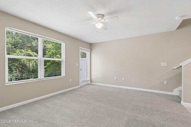 Building Photo - 5988 Creekside Crossing Dr
