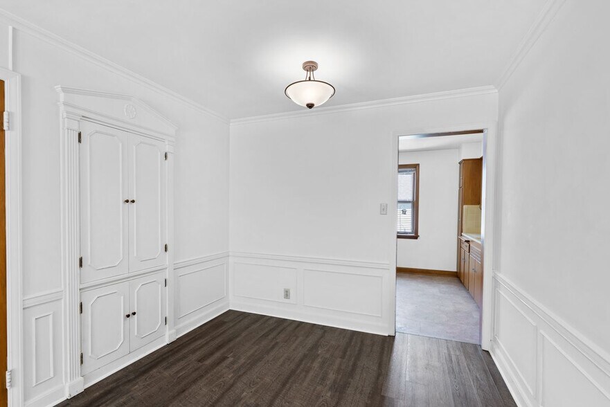 Building Photo - 8130 W North Ave