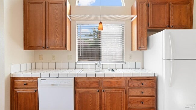 Building Photo - Super Cute with Lots to Offer!