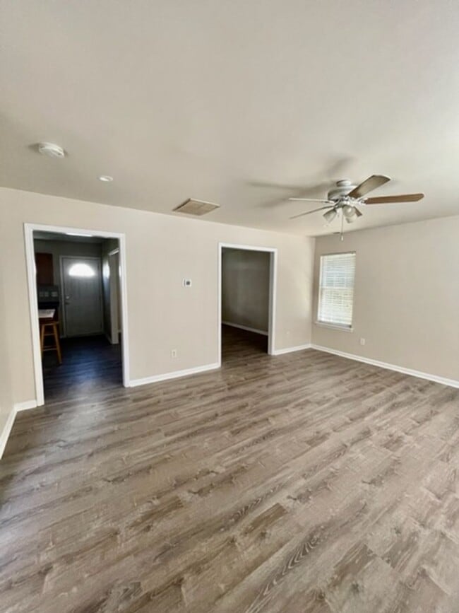 Building Photo - Must see this 4 bedroom 2.5 bath townhouse...