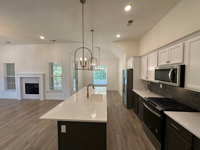 Building Photo - 4998 Farmland Way