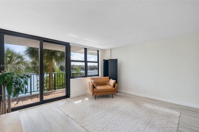 Building Photo - 10101 E Bay Harbor Dr