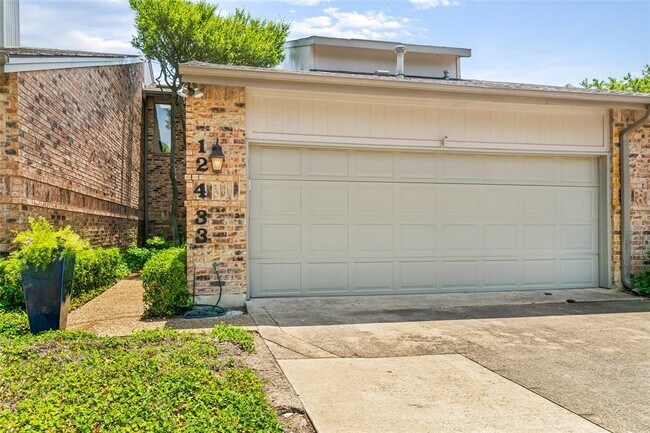Primary Photo - 12433 Montego Plaza