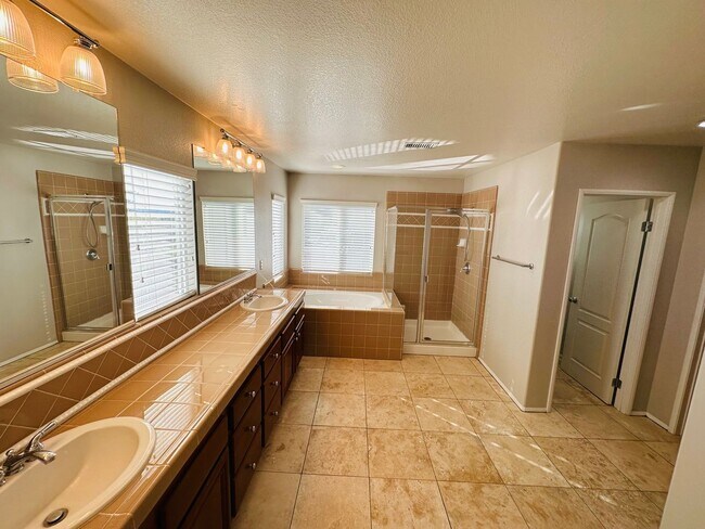 Building Photo - Oversized 5 bedroom Copper Canyon Murrieta...