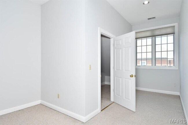 Building Photo - 20 Brighton Way