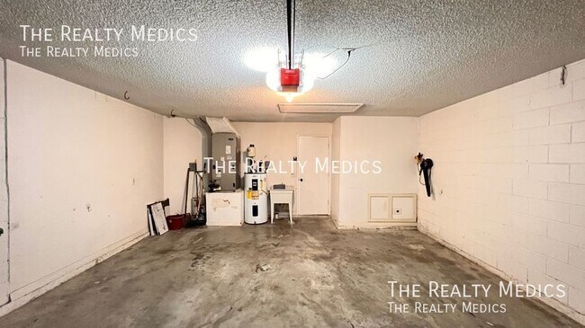 Building Photo - 14405 Lake Price Dr