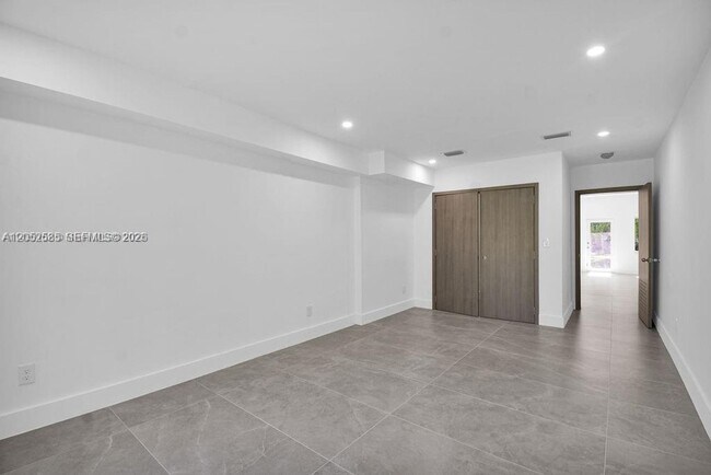 Building Photo - 7902 SW 67th Ave