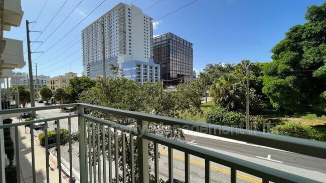 Building Photo - 610 Clematis St
