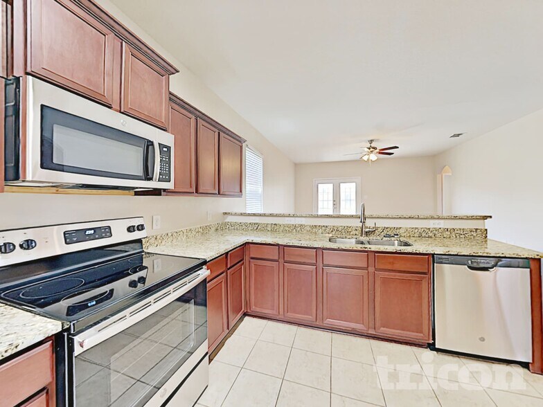 Building Photo - 4607 Le Villas