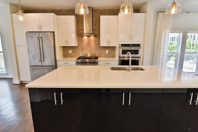 Building Photo - 1424 Piccard Dr