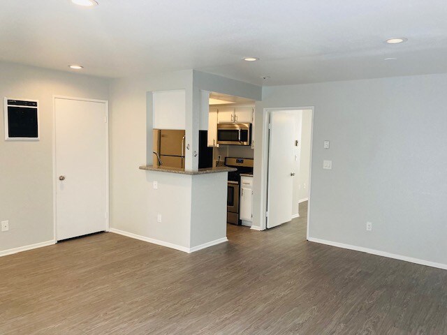 Building Photo - 2642 S Sepulveda Blvd