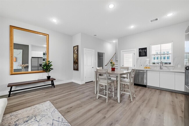 Building Photo - 6702 Metro Blvd