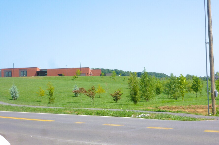 Building Photo - 1025 Saylors Pl