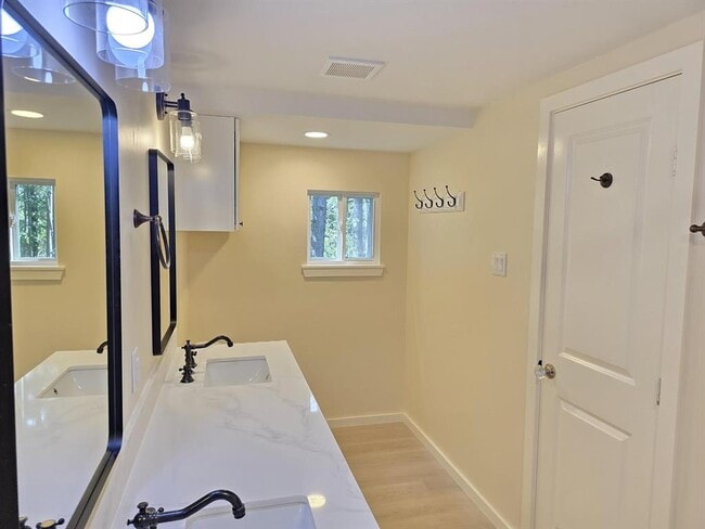 Building Photo - 5060 Evergreen Forest Ln