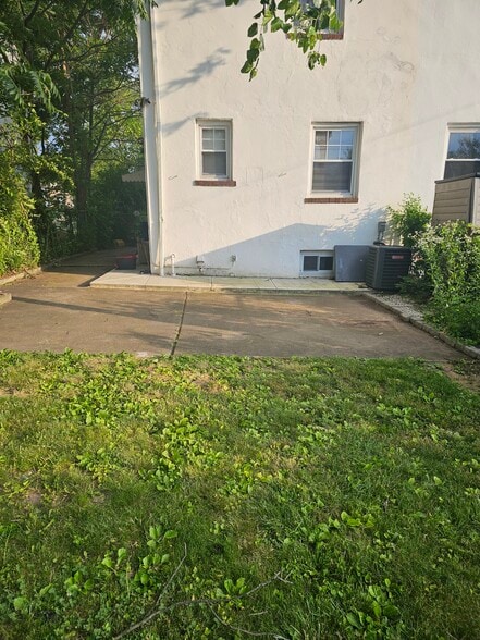 Building Photo - 544 E Milton Ave