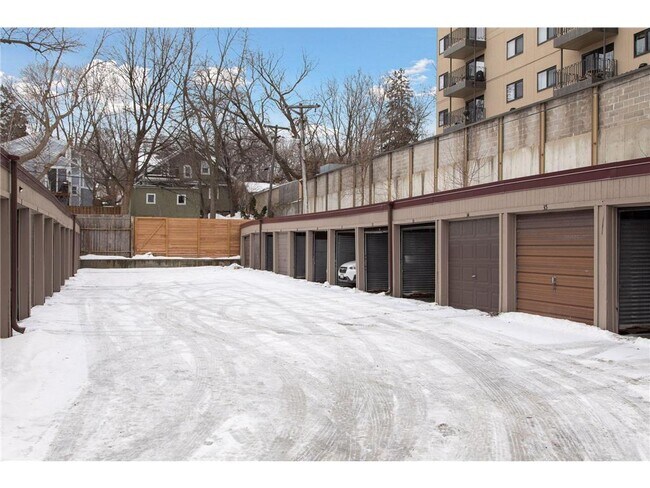 Building Photo - 3136 W Bde Maka Ska Blvd