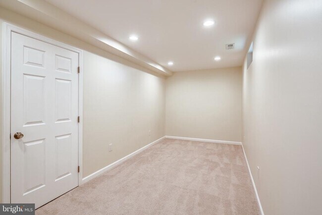Building Photo - 1304 Longbow Rd