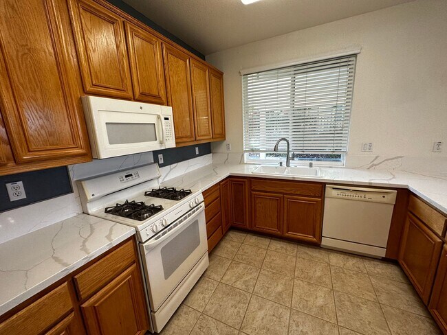 Building Photo - 575 Quindell Way