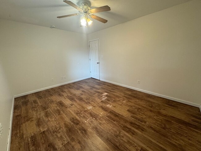 Building Photo - 3 Bedroom, 2 Bath New Rental Alert in Chat...