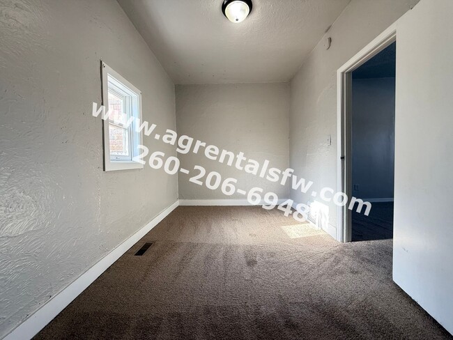 Building Photo - 2 Bedroom House- $300 Off first months rent