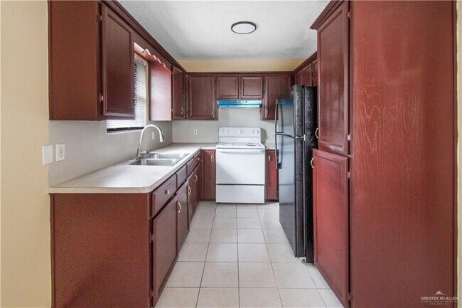 Building Photo - 415 Date Palm Ave
