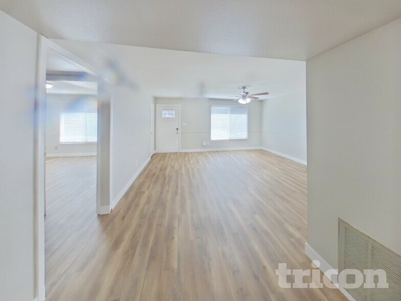 Building Photo - 6035 N 31st Ave