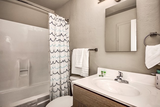 Building Photo - La Palmilla Apartments