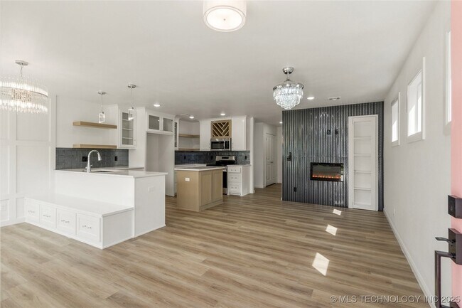 Building Photo - 105 N Atlanta St