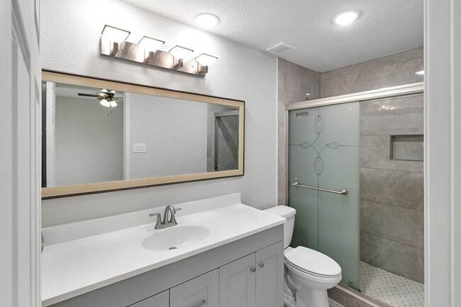 Building Photo - 246 Pinyon Ln