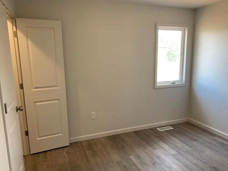 Building Photo - 3985 N 150 W