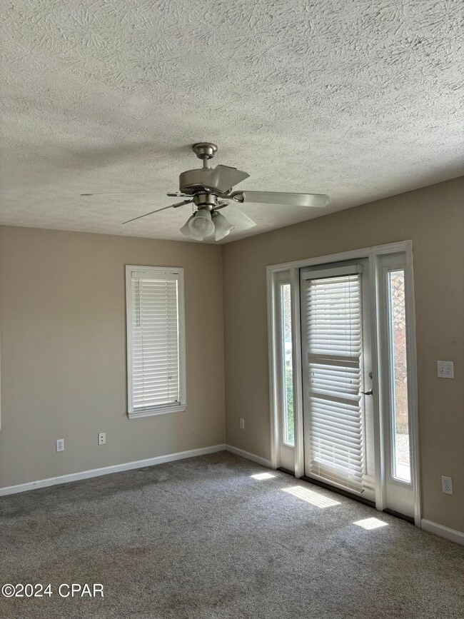 Building Photo - 6722 Thomas Dr