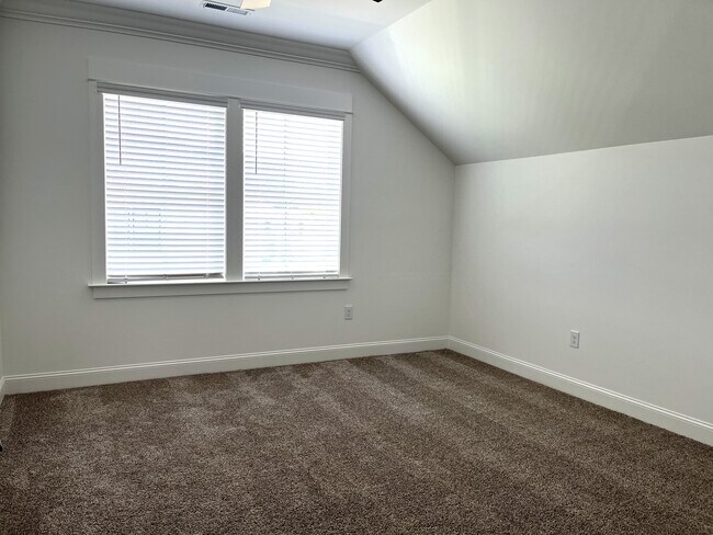 Building Photo - 204 Arcadian Wy