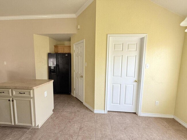 Building Photo - 2409 Gail Dr