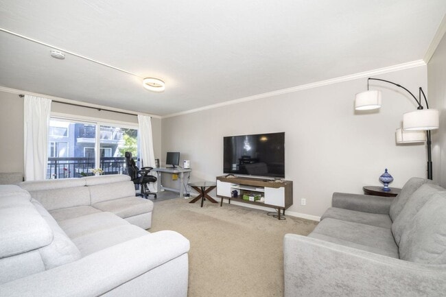 Building Photo - Conveniently Located, Furnished 1 Bed, 1 Bath Condo w/ Updated Kitchen & Bathroom