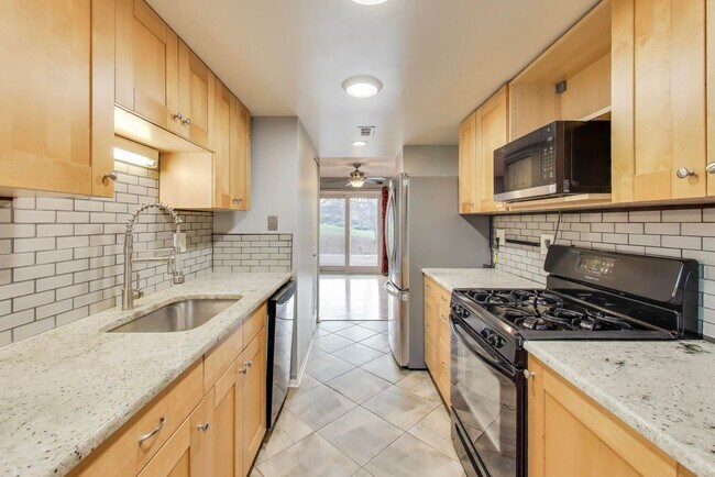 Building Photo - 5769 Yellowrose Ct
