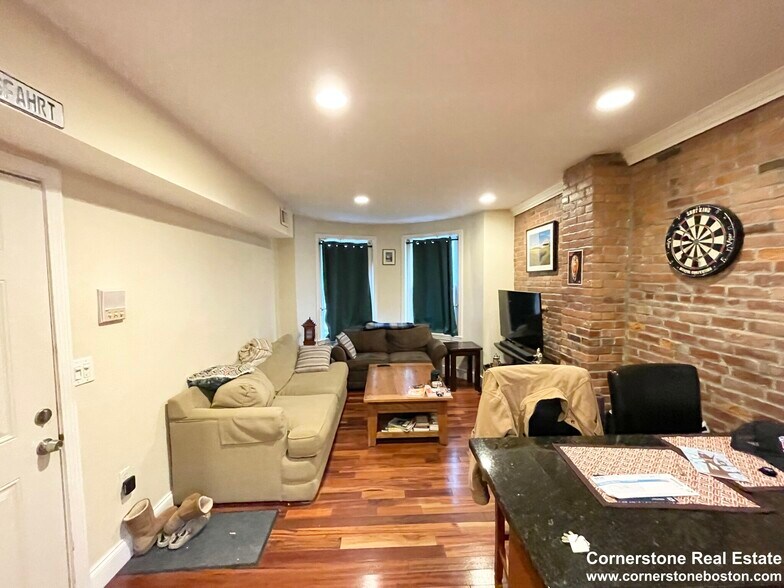 Building Photo - 9 Warwick St